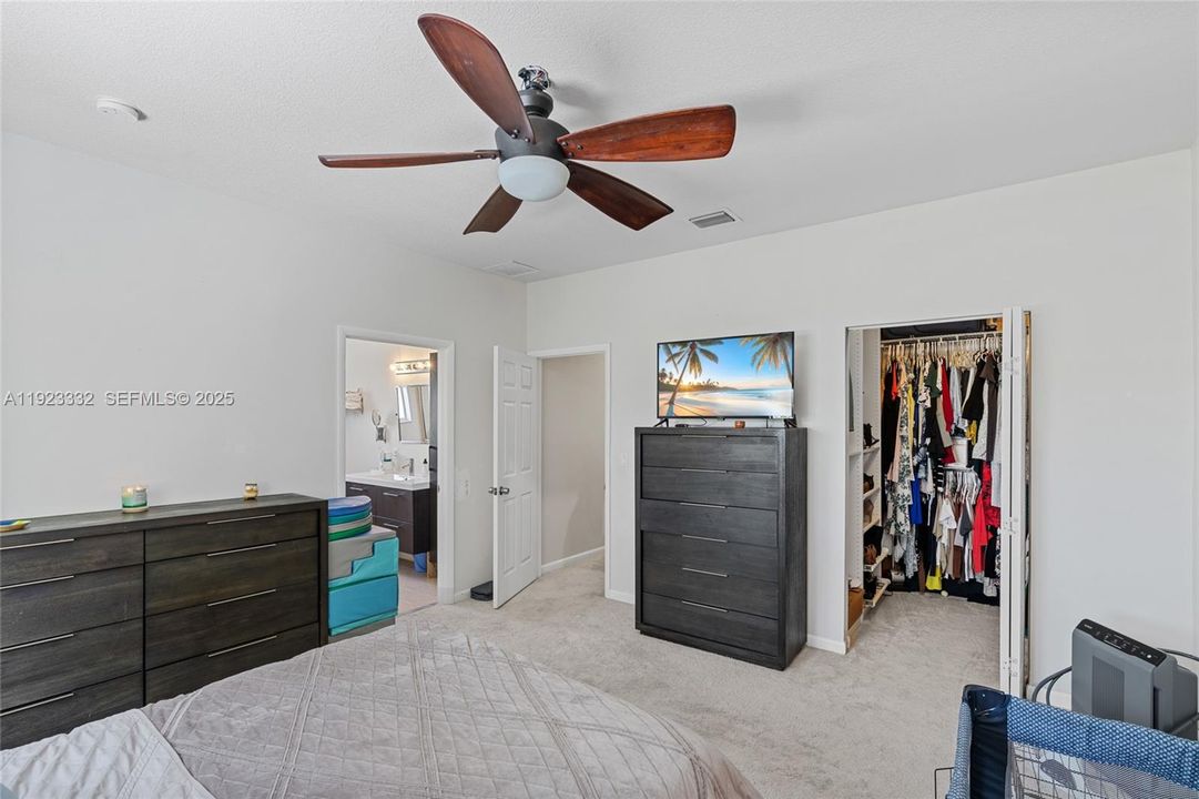 For Rent: $3,100 (4 beds, 2 baths, 1762 Square Feet)