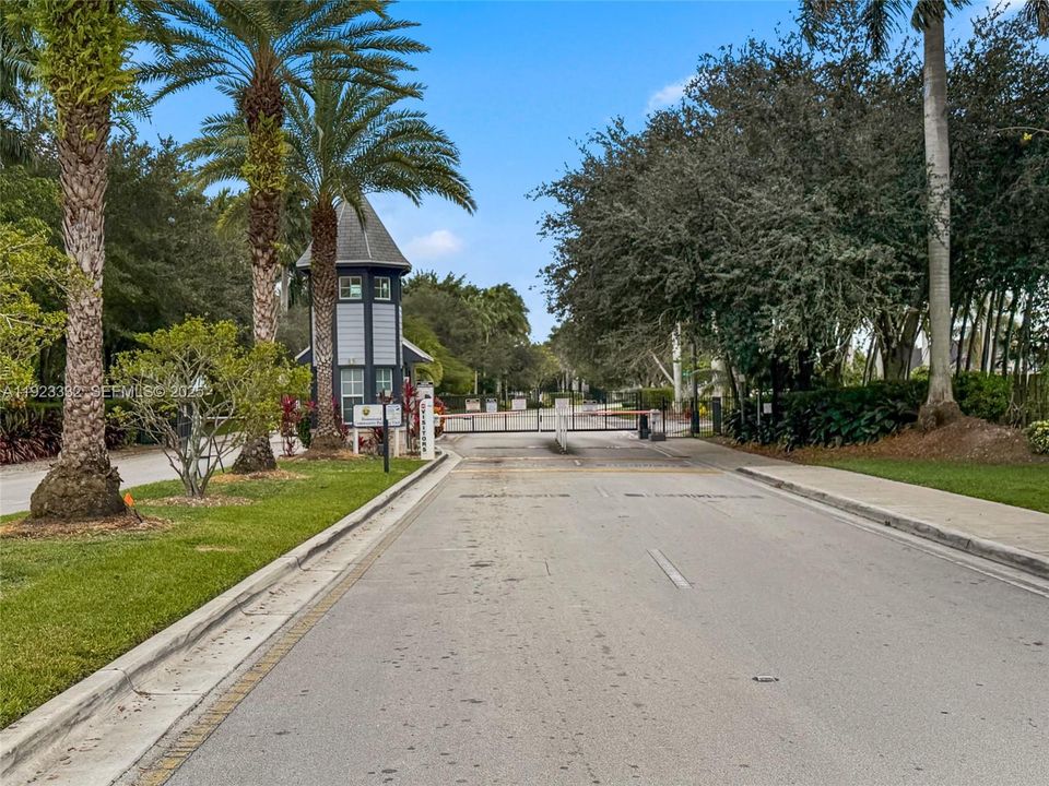 For Rent: $3,100 (4 beds, 2 baths, 1762 Square Feet)