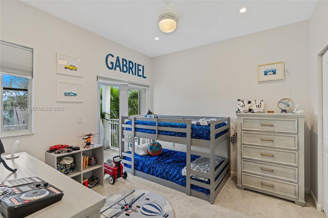 For Rent: $3,100 (4 beds, 2 baths, 1762 Square Feet)