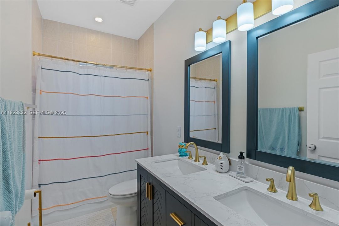 For Rent: $3,100 (4 beds, 2 baths, 1762 Square Feet)