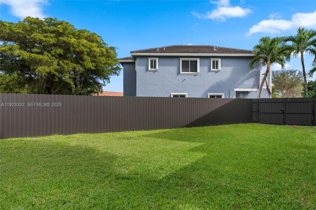 For Rent: $3,100 (4 beds, 2 baths, 1762 Square Feet)