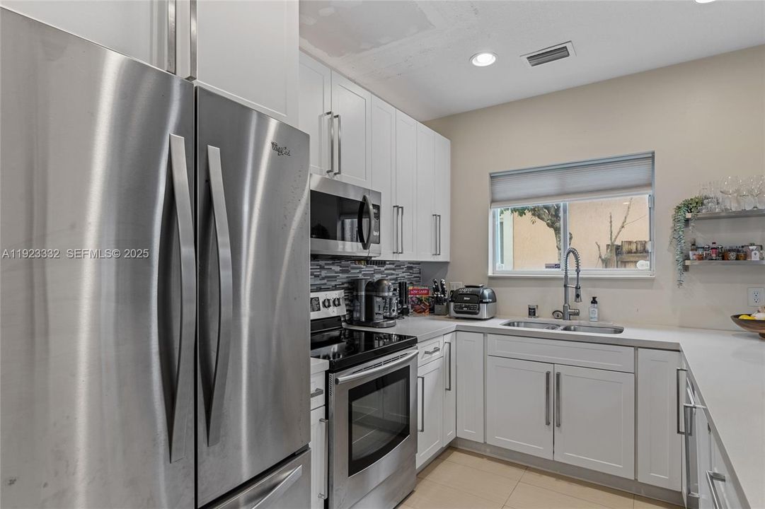 For Rent: $3,100 (4 beds, 2 baths, 1762 Square Feet)