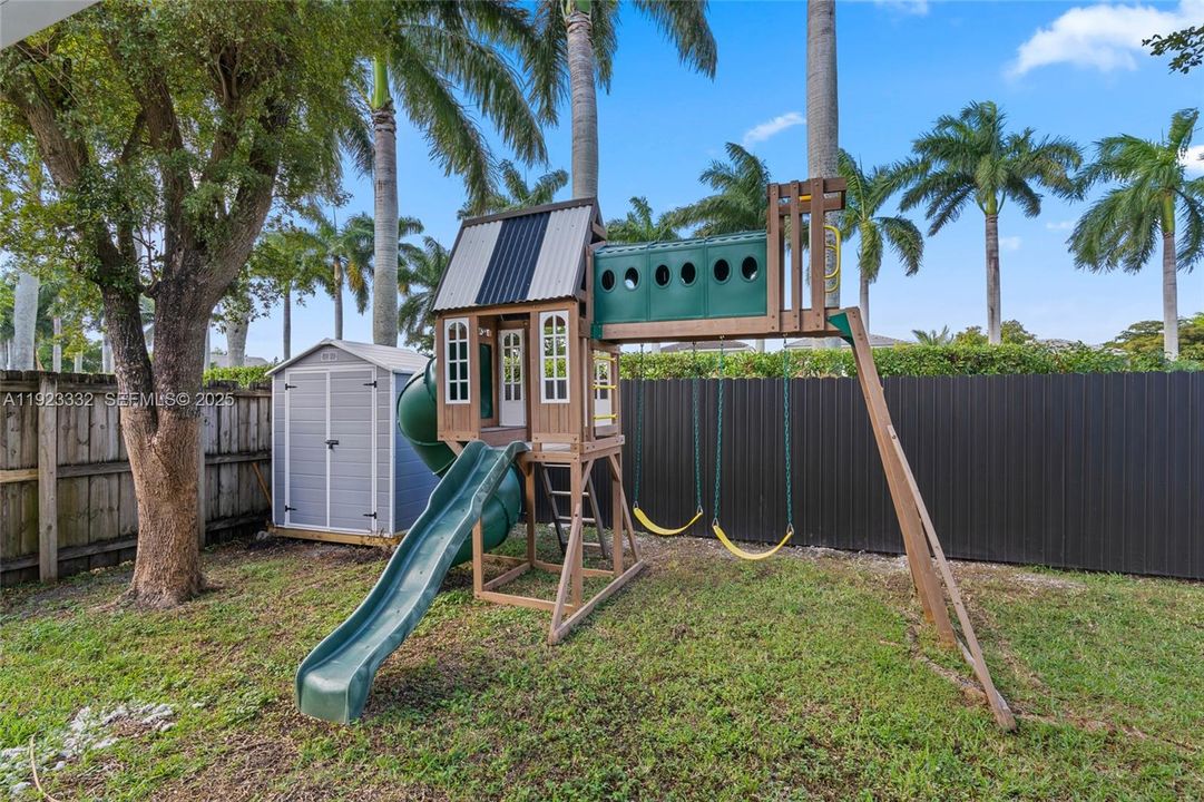 For Rent: $3,100 (4 beds, 2 baths, 1762 Square Feet)