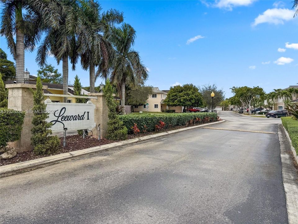 For Rent: $3,100 (4 beds, 2 baths, 1762 Square Feet)