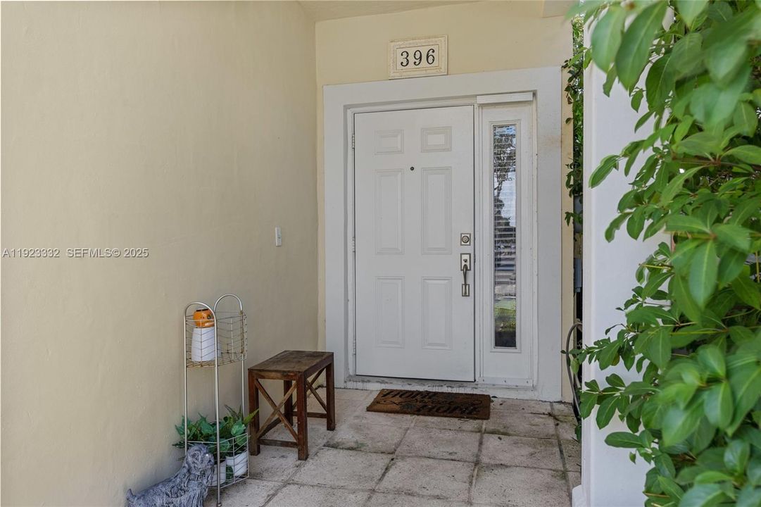 For Rent: $3,100 (4 beds, 2 baths, 1762 Square Feet)