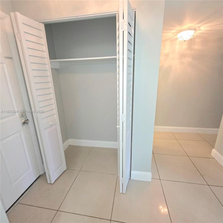 For Rent: $1,550 (1 beds, 1 baths, 730 Square Feet)