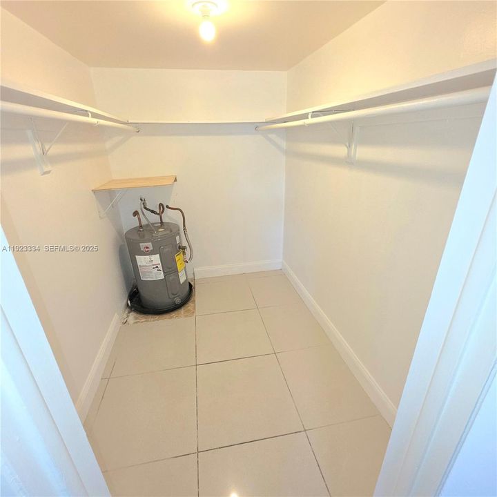 For Rent: $1,550 (1 beds, 1 baths, 730 Square Feet)