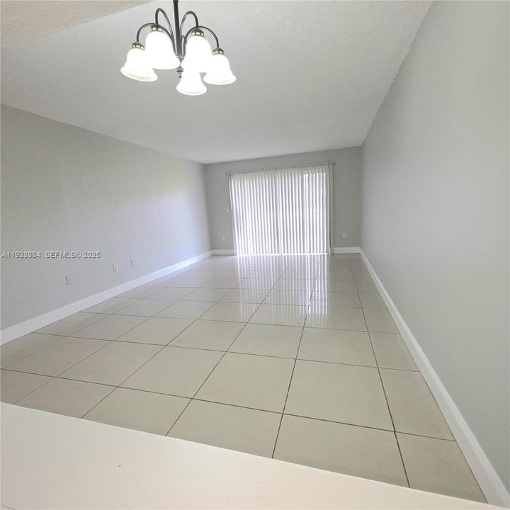 For Rent: $1,550 (1 beds, 1 baths, 730 Square Feet)