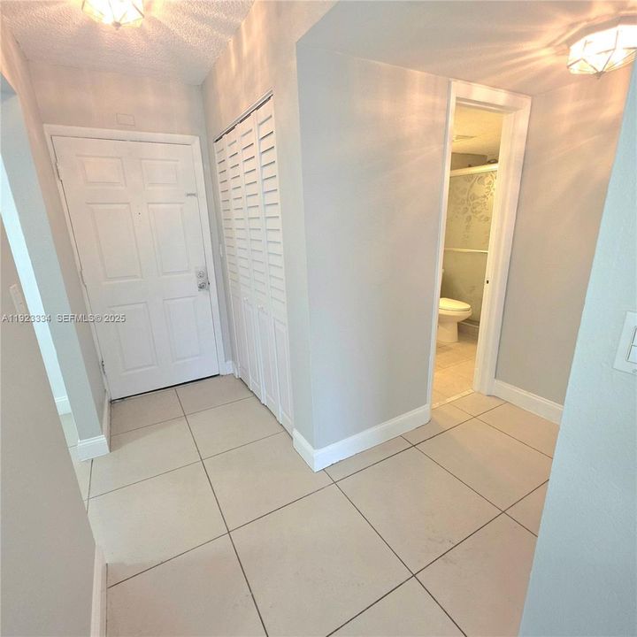 For Rent: $1,550 (1 beds, 1 baths, 730 Square Feet)