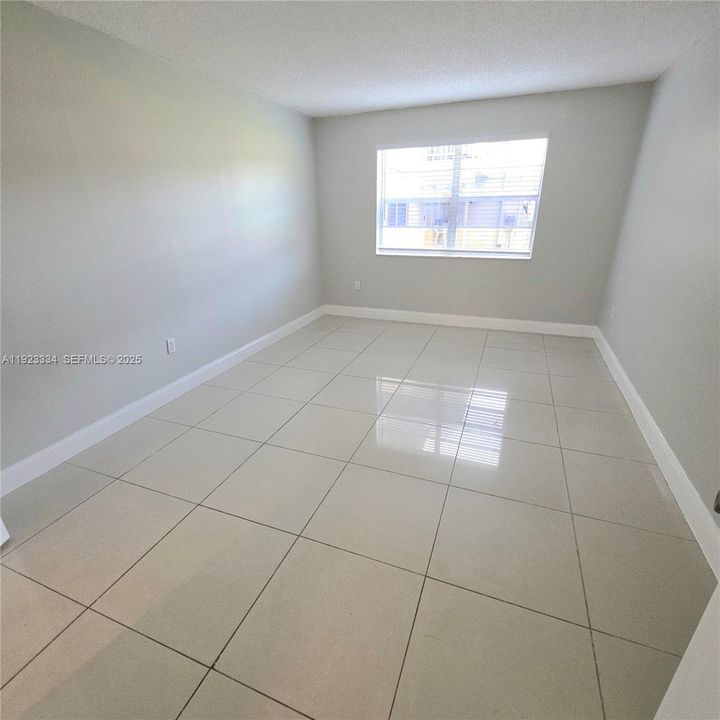 For Rent: $1,550 (1 beds, 1 baths, 730 Square Feet)