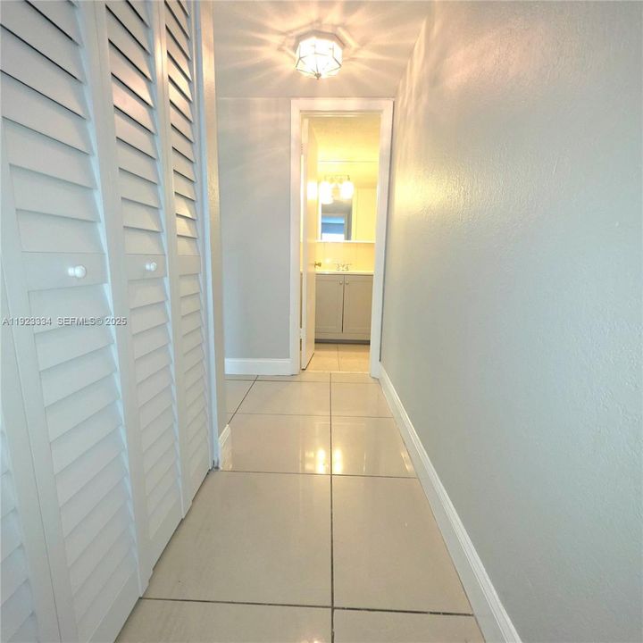 For Rent: $1,550 (1 beds, 1 baths, 730 Square Feet)