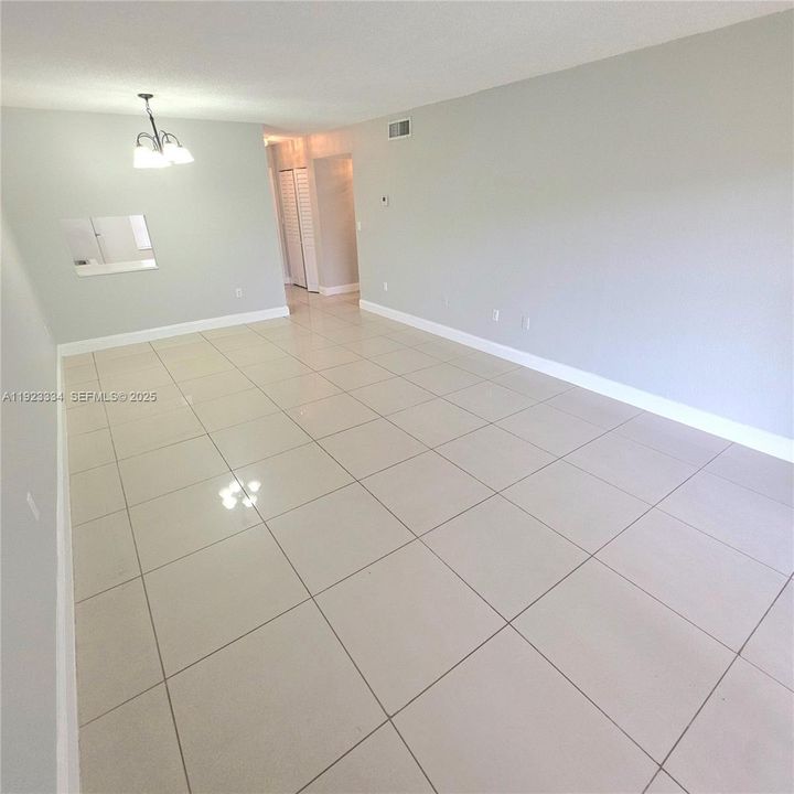 For Rent: $1,550 (1 beds, 1 baths, 730 Square Feet)