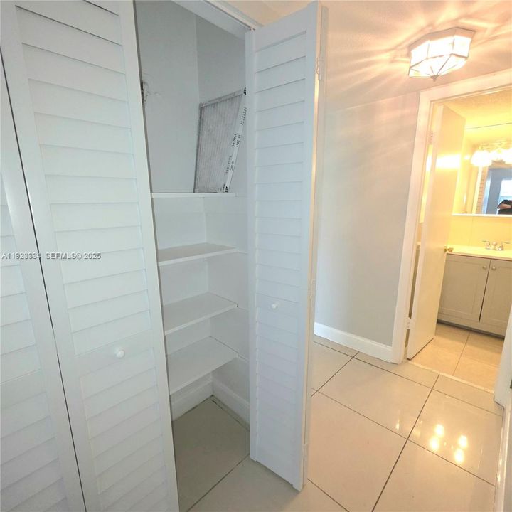 For Rent: $1,550 (1 beds, 1 baths, 730 Square Feet)