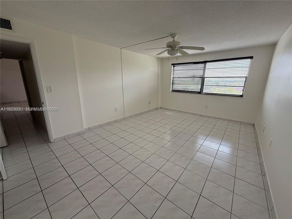 For Sale: $279,900 (2 beds, 2 baths, 1020 Square Feet)