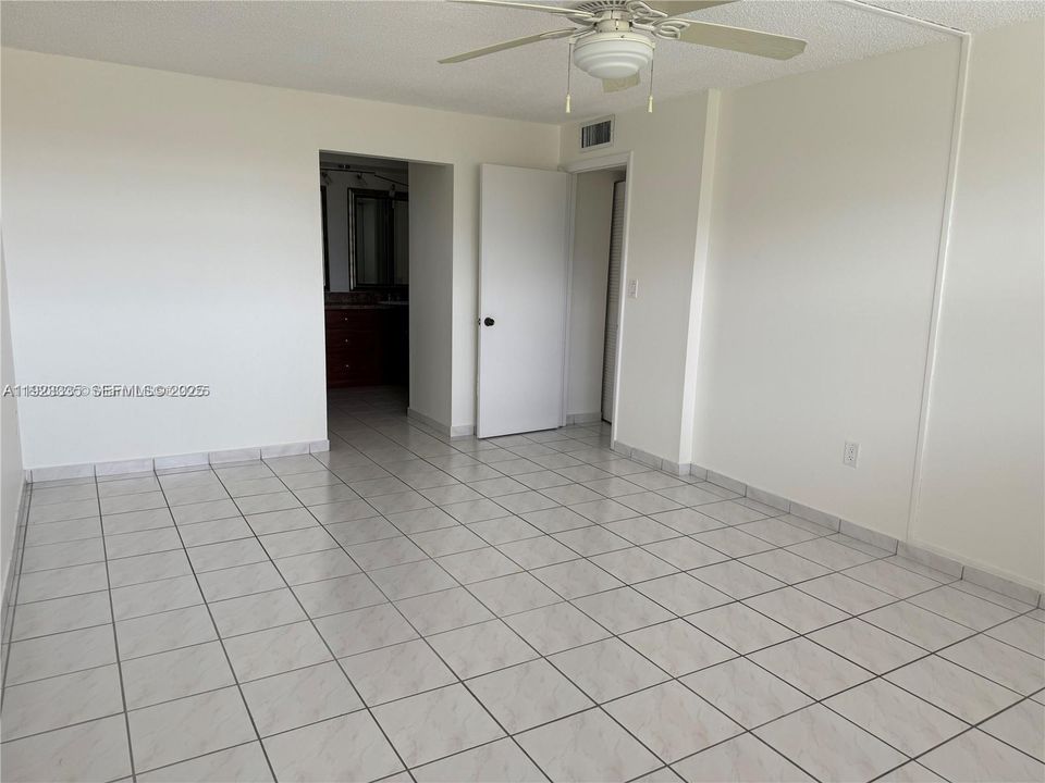 For Sale: $279,900 (2 beds, 2 baths, 1020 Square Feet)