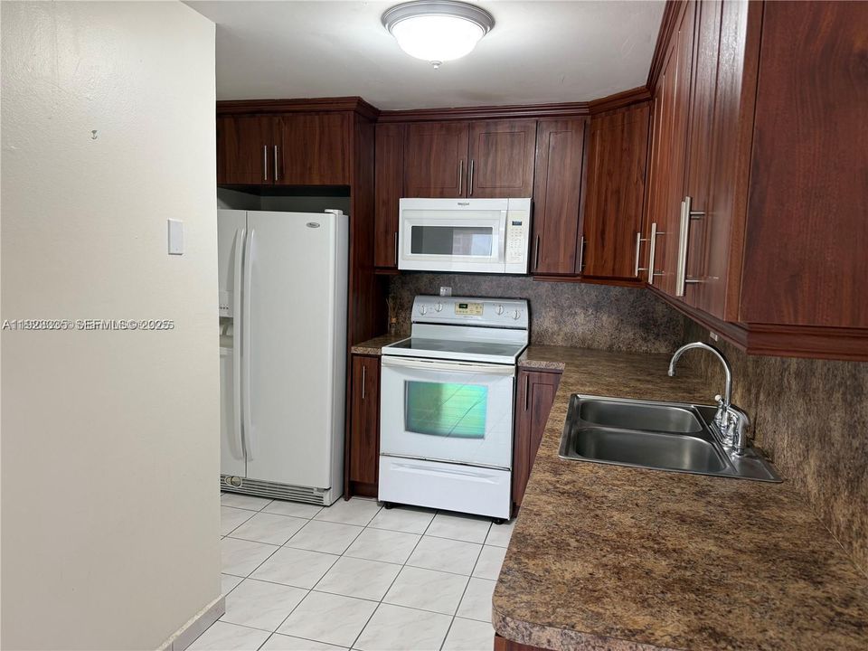 For Sale: $279,900 (2 beds, 2 baths, 1020 Square Feet)