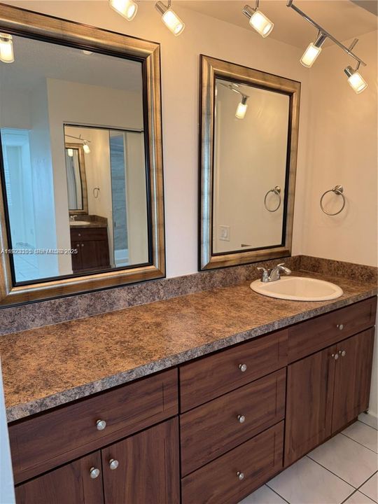 For Sale: $279,900 (2 beds, 2 baths, 1020 Square Feet)