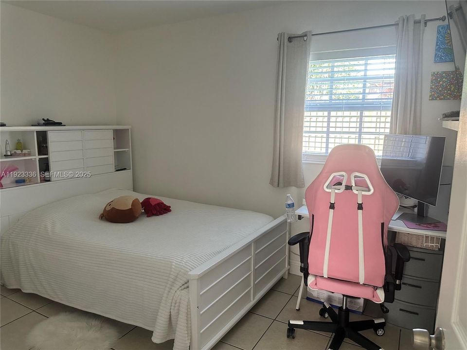 出租: $2,700 (3 贝兹, 1 浴室, 1410 平方英尺)