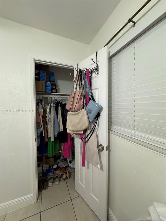 出租: $2,700 (3 贝兹, 1 浴室, 1410 平方英尺)