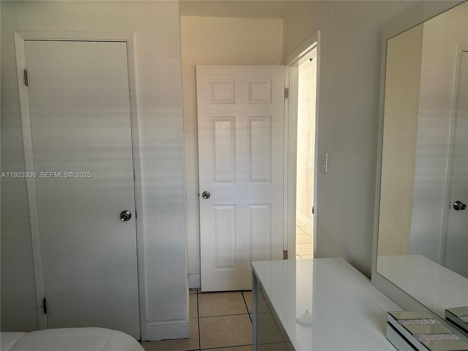 出租: $2,700 (3 贝兹, 1 浴室, 1410 平方英尺)