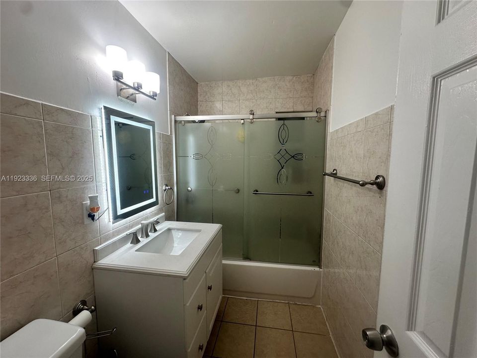 出租: $2,700 (3 贝兹, 1 浴室, 1410 平方英尺)