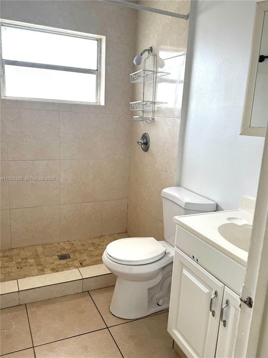 出租: $2,100 (2 贝兹, 2 浴室, 2340 平方英尺)