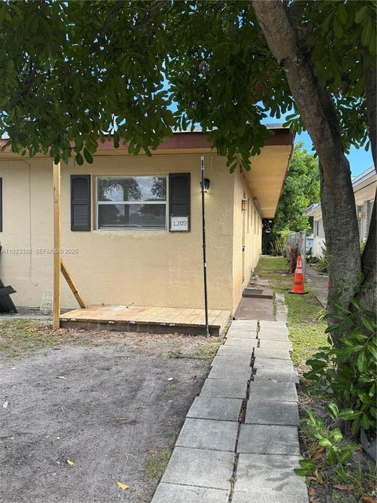 出租: $2,100 (2 贝兹, 2 浴室, 2340 平方英尺)