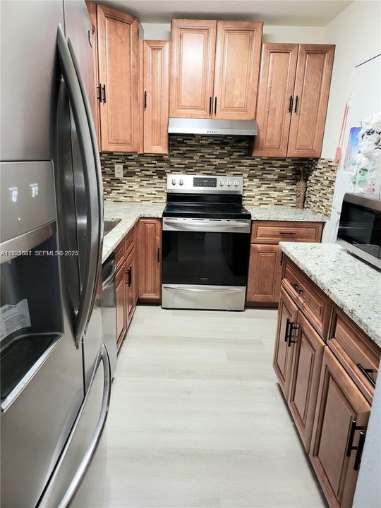 For Rent: $2,175 (2 beds, 2 baths, 902 Square Feet)