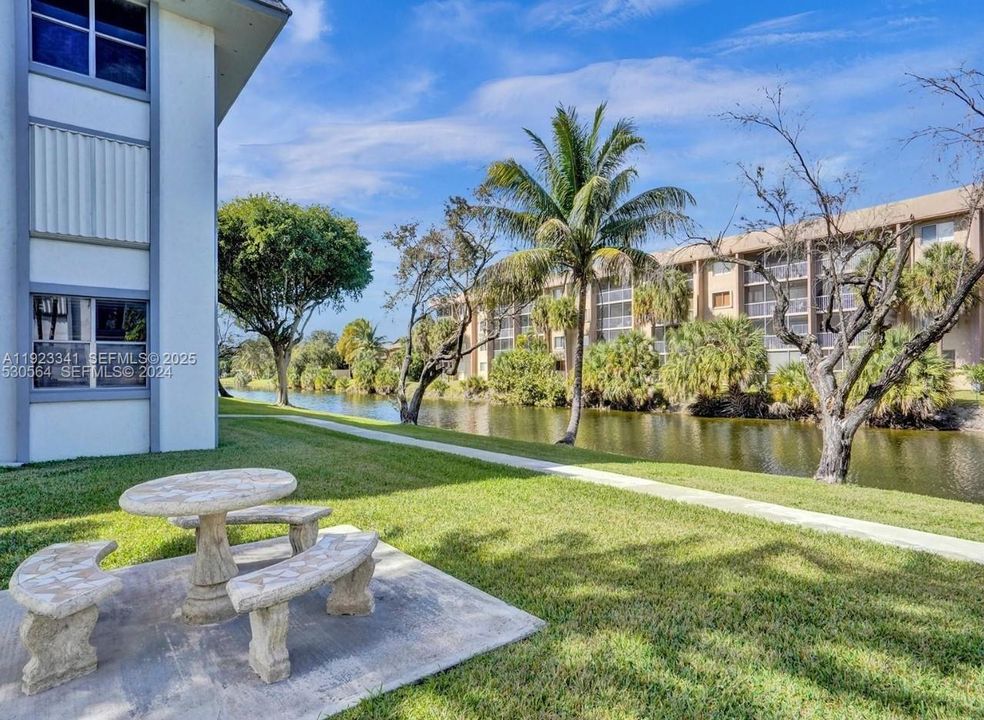 For Rent: $2,175 (2 beds, 2 baths, 902 Square Feet)