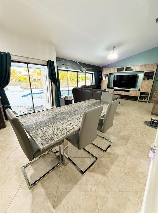 待售: $830,000 (4 贝兹, 2 浴室, 2210 平方英尺)