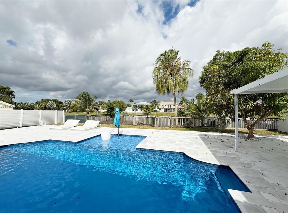 待售: $830,000 (4 贝兹, 2 浴室, 2210 平方英尺)