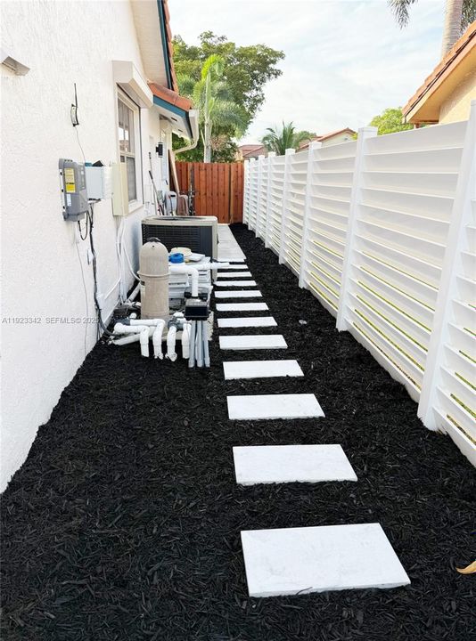 待售: $830,000 (4 贝兹, 2 浴室, 2210 平方英尺)