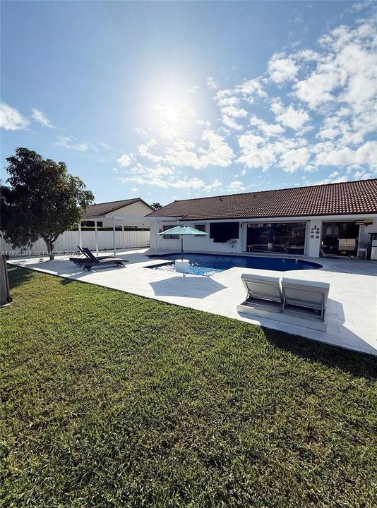 待售: $830,000 (4 贝兹, 2 浴室, 2210 平方英尺)