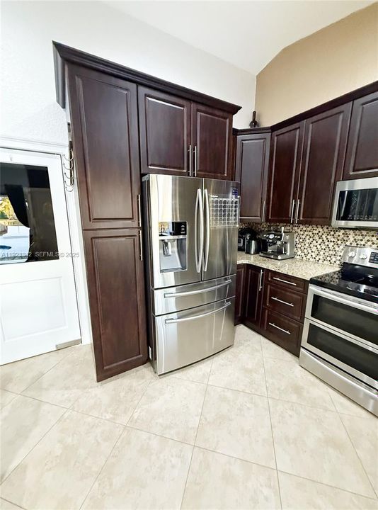 待售: $830,000 (4 贝兹, 2 浴室, 2210 平方英尺)