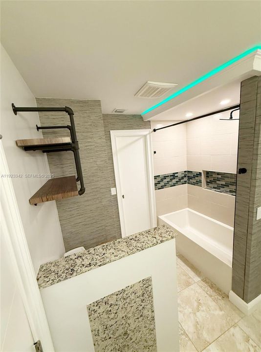 待售: $830,000 (4 贝兹, 2 浴室, 2210 平方英尺)