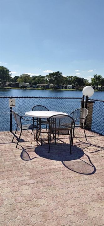 For Sale: $165,000 (1 beds, 1 baths, 730 Square Feet)