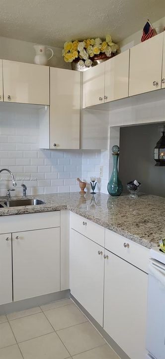 For Sale: $165,000 (1 beds, 1 baths, 730 Square Feet)