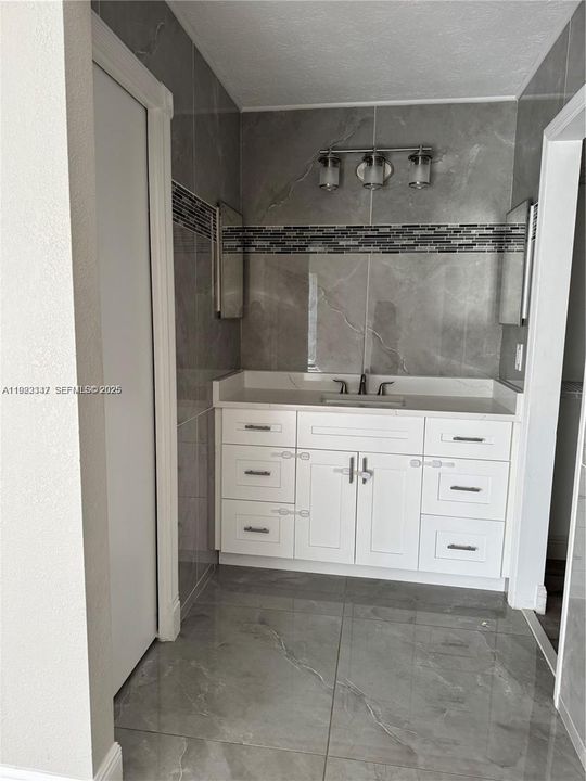 For Sale: $309,900 (3 beds, 2 baths, 1168 Square Feet)