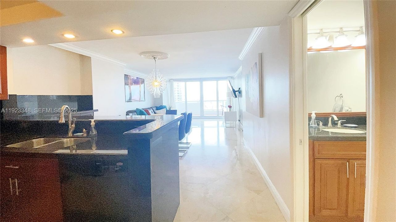 For Rent: $3,500 (1 beds, 1 baths, 1048 Square Feet)