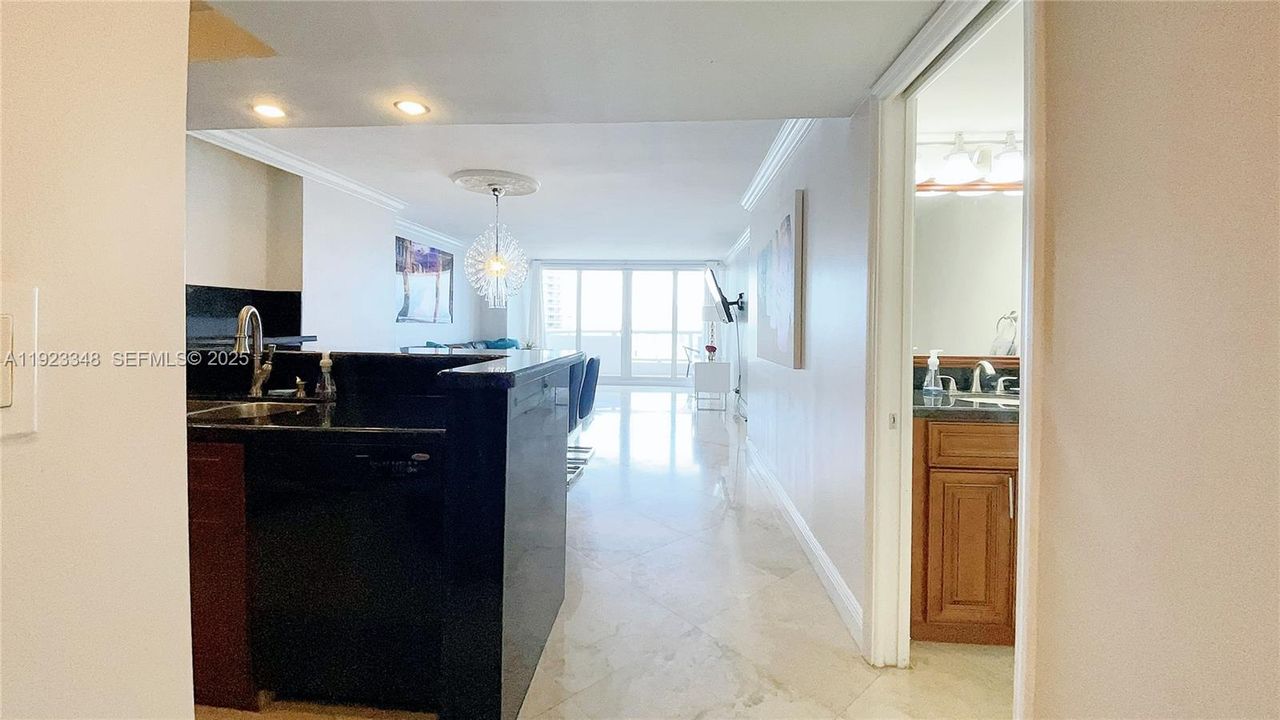 For Rent: $3,500 (1 beds, 1 baths, 1048 Square Feet)