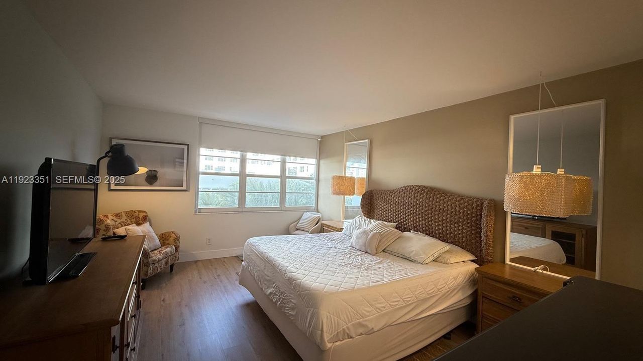 For Rent: $3,500 (1 beds, 1 baths, 835 Square Feet)