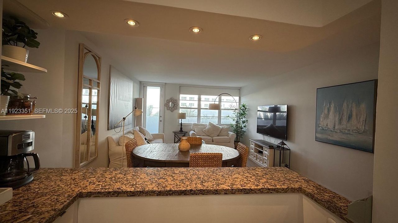 For Rent: $3,500 (1 beds, 1 baths, 835 Square Feet)