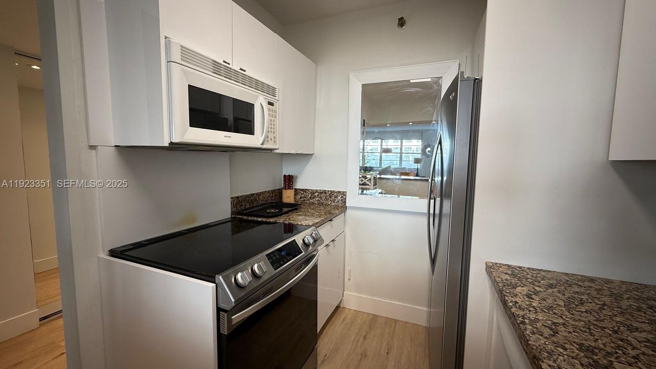 For Rent: $3,500 (1 beds, 1 baths, 835 Square Feet)