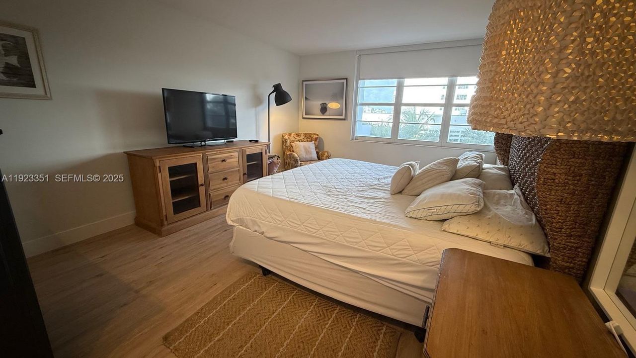 For Rent: $3,500 (1 beds, 1 baths, 835 Square Feet)