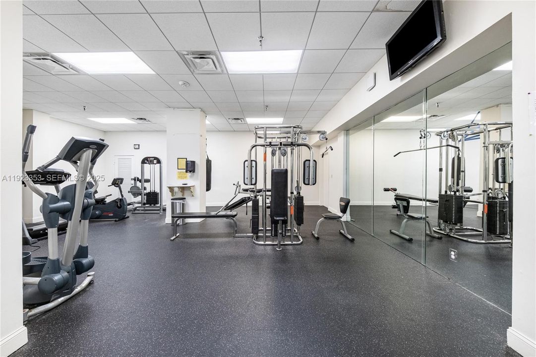 For Rent: $2,350 (2 beds, 2 baths, 1008 Square Feet)