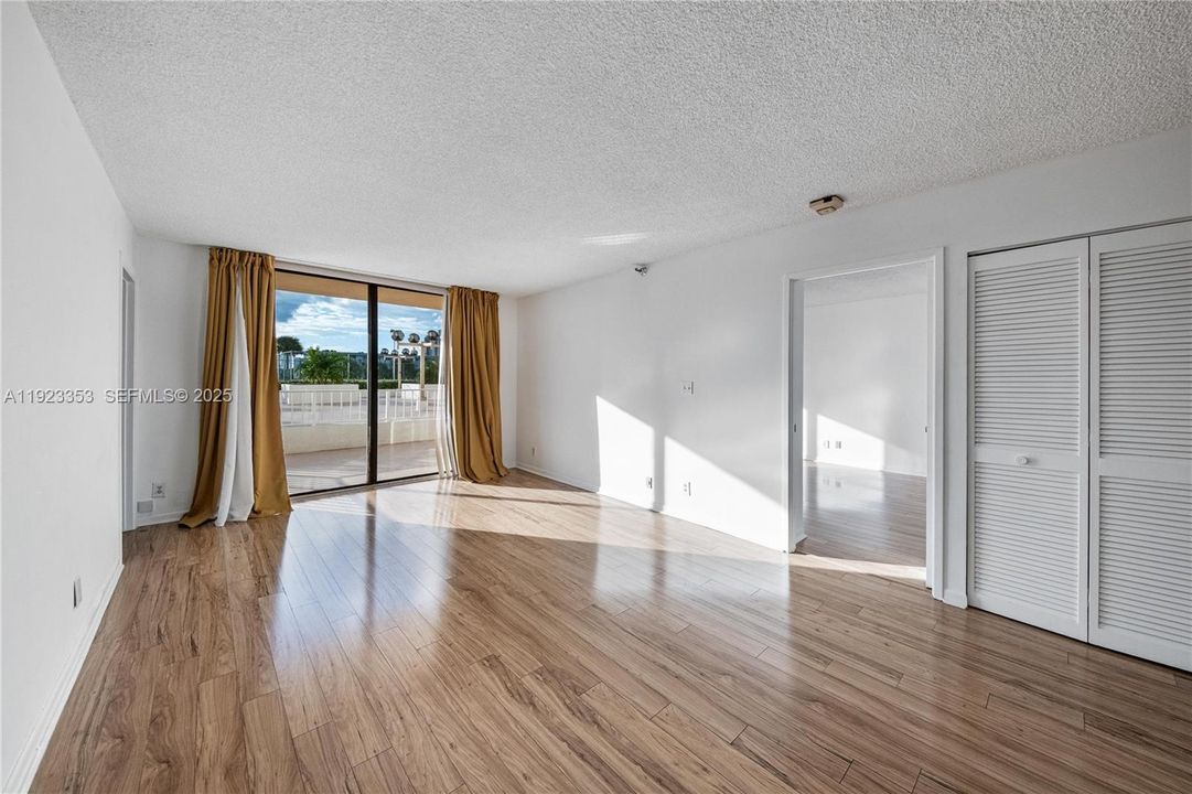 For Rent: $2,350 (2 beds, 2 baths, 1008 Square Feet)