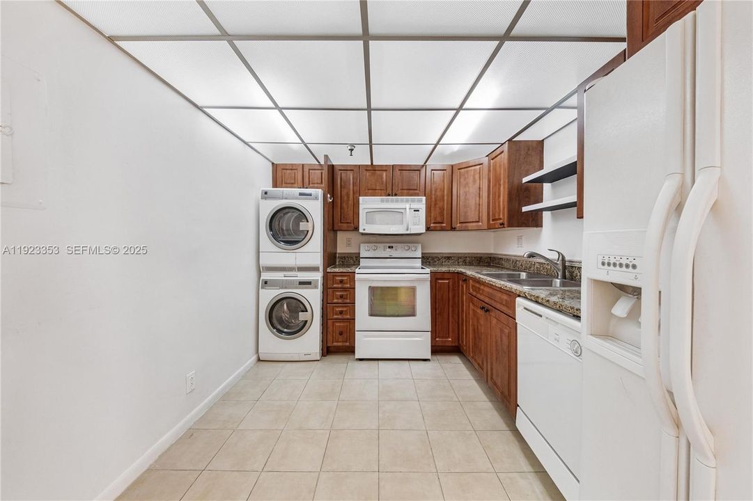 For Rent: $2,350 (2 beds, 2 baths, 1008 Square Feet)