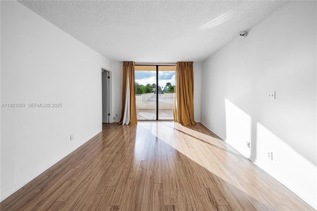 For Rent: $2,350 (2 beds, 2 baths, 1008 Square Feet)