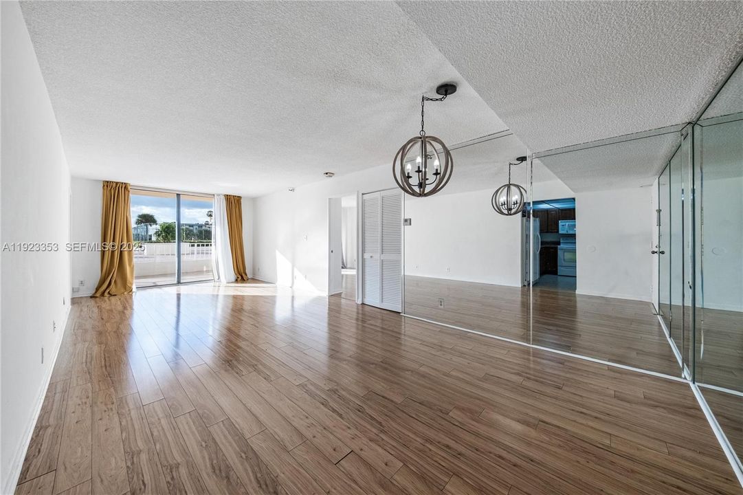 For Rent: $2,350 (2 beds, 2 baths, 1008 Square Feet)