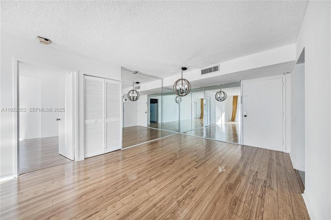 For Rent: $2,350 (2 beds, 2 baths, 1008 Square Feet)